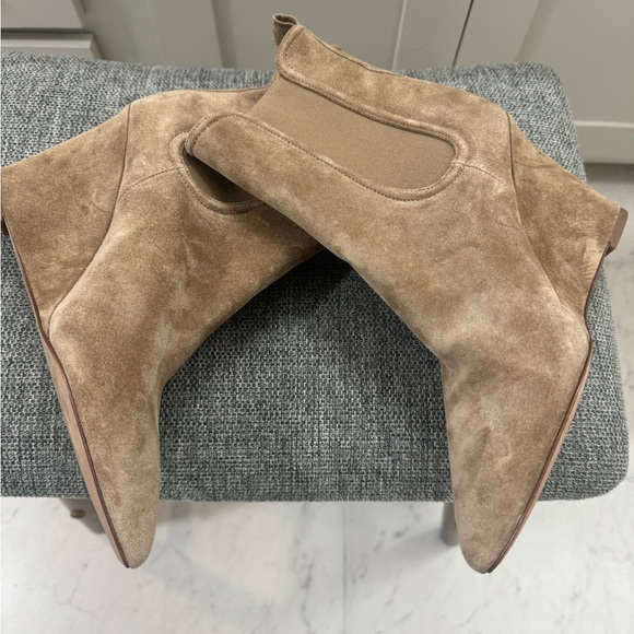 VERONICA BEARD Pointed Toe Wedge Iluska Bootie  Latte Suede 7 RETAIL $550 - Picture 4 of 15